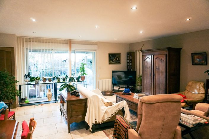 Image No.9-5 Bed Property for sale