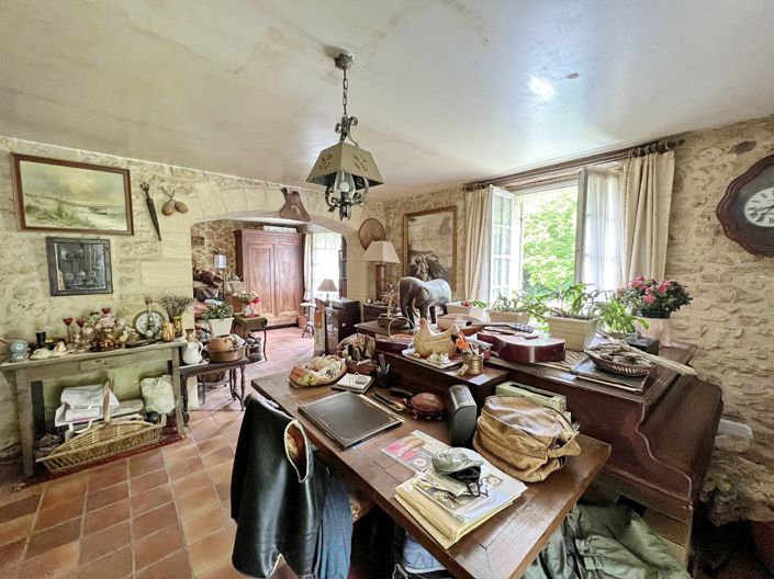 Image No.20-4 Bed Property for sale