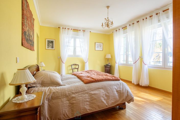 Image No.14-5 Bed Property for sale