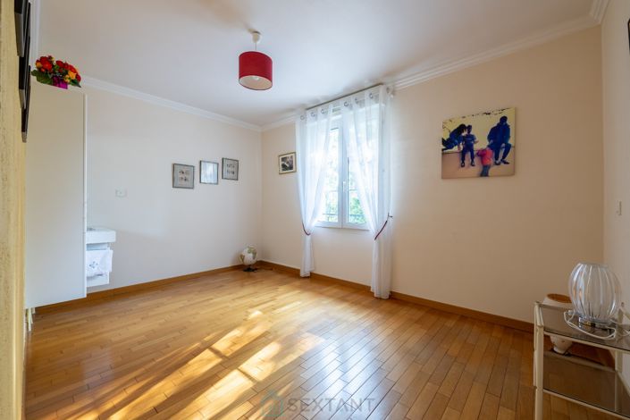 Image No.18-5 Bed Property for sale