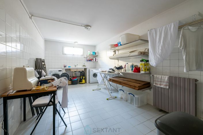 Image No.26-5 Bed Property for sale