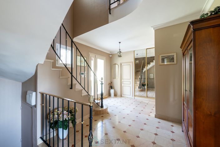 Image No.7-5 Bed Property for sale