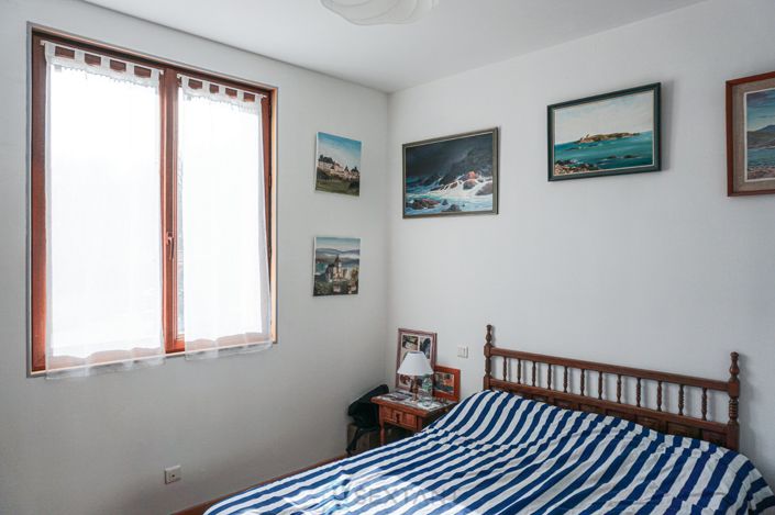 Image No.12-3 Bed Property for sale