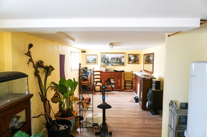 Image No.19-3 Bed Property for sale