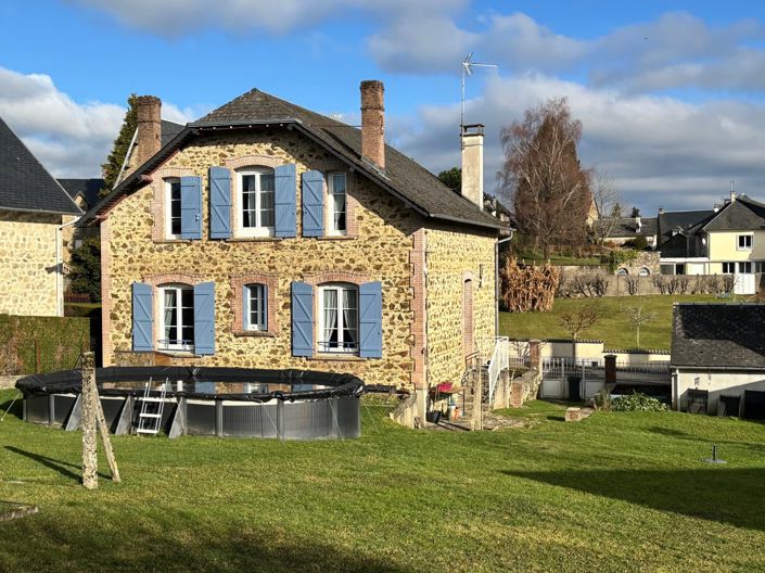 Image No.1-Propriété de 4 chambres à vendre à Chamberet
