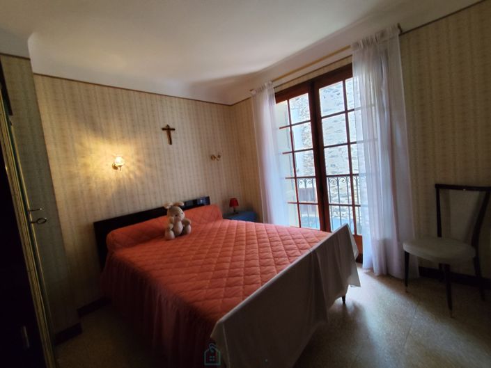 Image No.13-2 Bed Property for sale