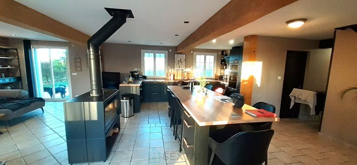 Image No.6-4 Bed Property for sale