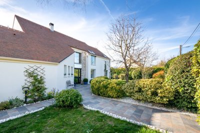 1 - Fontainebleau, Property