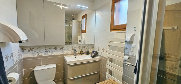 Image No.24-4 Bed Chalet for sale