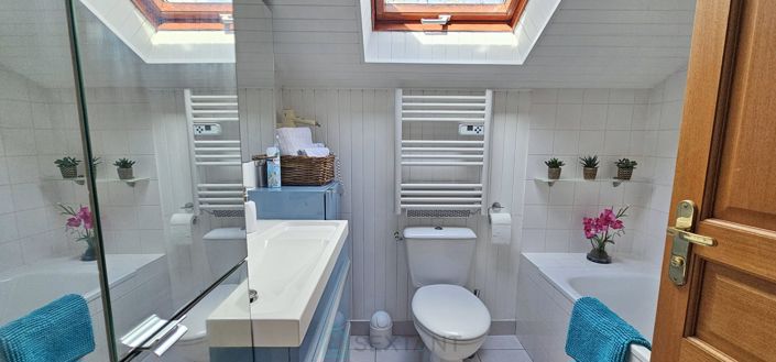 Image No.25-4 Bed Chalet for sale