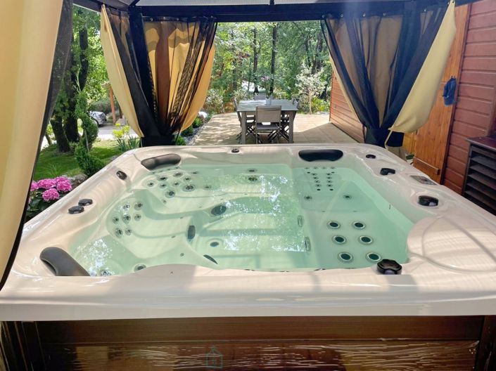 Image No.4-4 Bed Chalet for sale