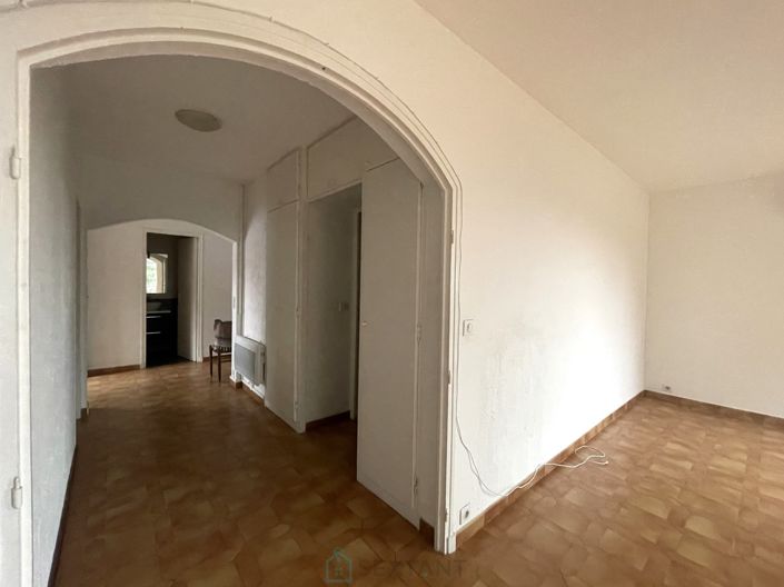 Image No.9-5 Bed House for sale