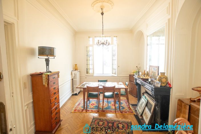 Image No.1-5 Bed House for sale
