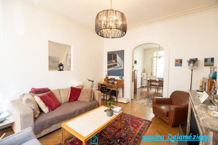 Image No.1-5 Bed House for sale