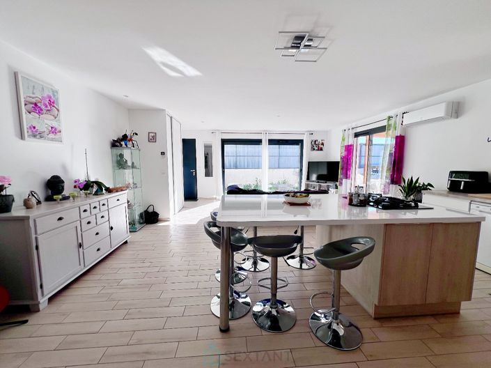 Image No.1-4 Bed House for sale