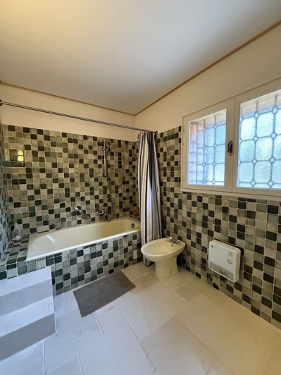 Image No.13-5 Bed Property for sale