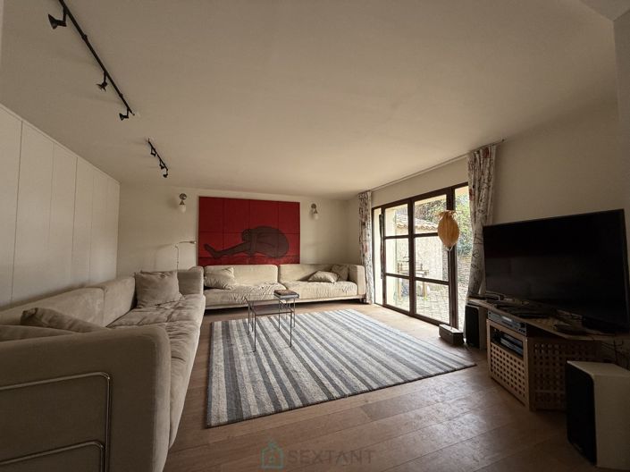 Image No.9-5 Bed Property for sale