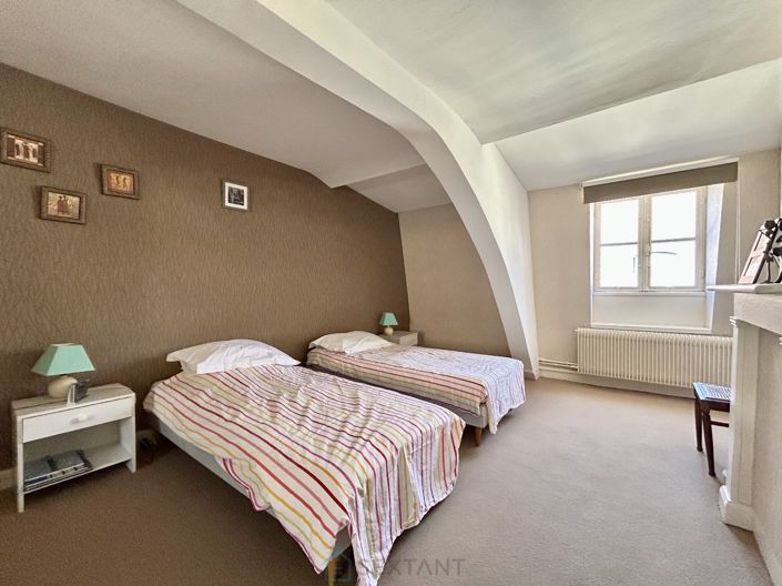 Image No.11-6 Bed Property for sale