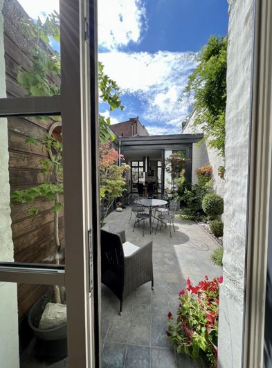 Image No.12-6 Bed Property for sale