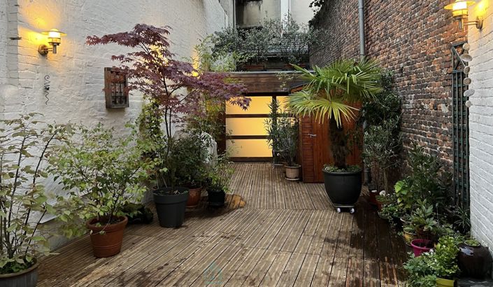 Image No.15-6 Bed Property for sale