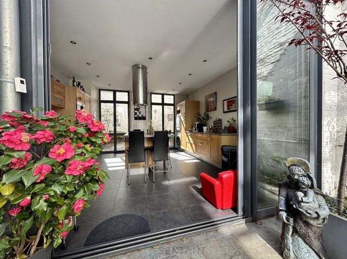 Image No.2-6 Bed Property for sale