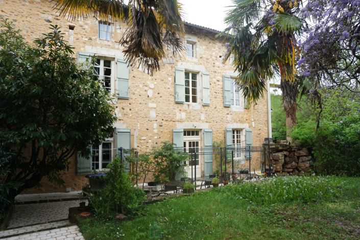 Image No.1-4 Bed Property for sale