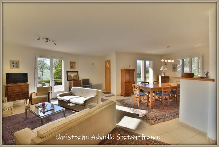 Image No.10-7 Bed Property for sale