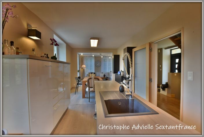 Image No.4-7 Bed Property for sale