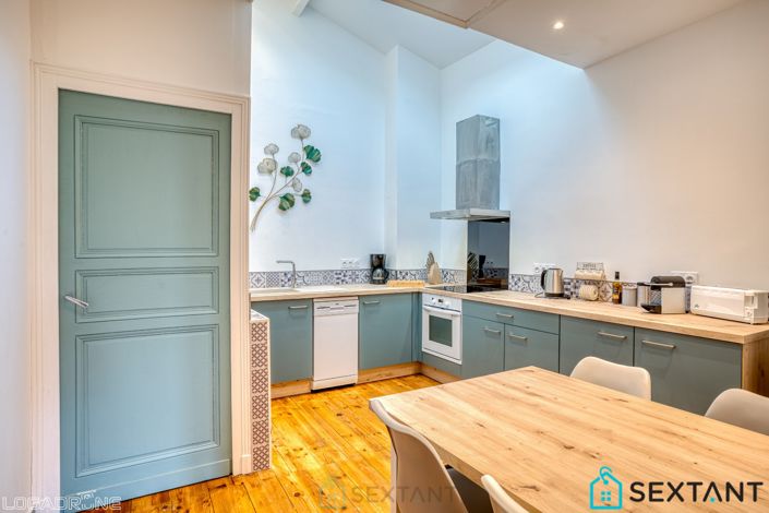 Image No.1-5 Bed Property for sale
