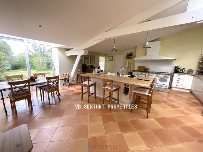 Image No.9-6 Bed Property for sale