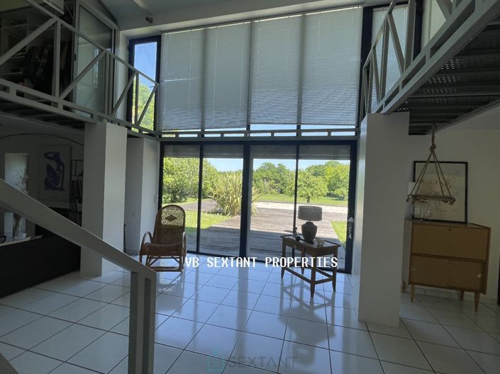 Image No.12-6 Bed Property for sale