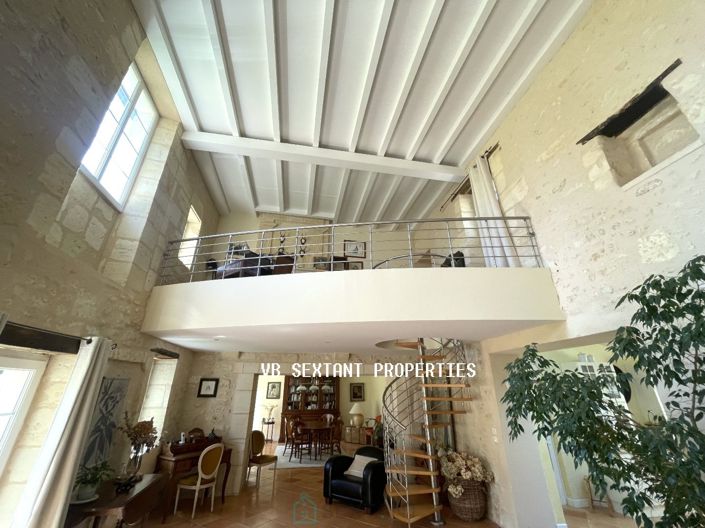 Image No.4-6 Bed Property for sale