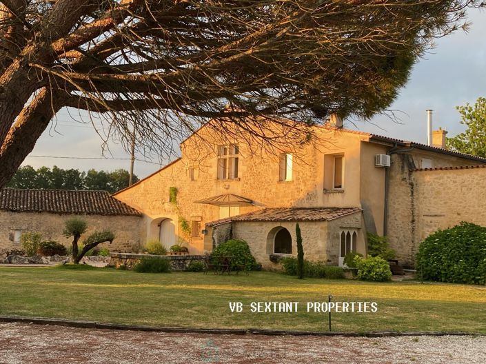 Image No.1-6 Bed Property for sale