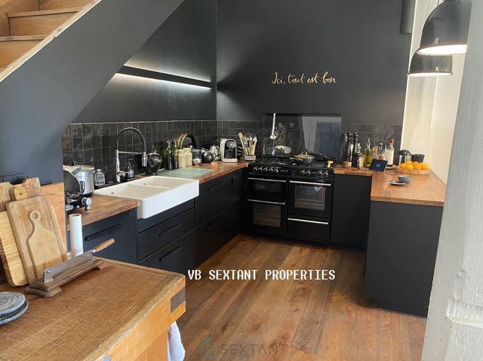 Image No.6-6 Bed Property for sale