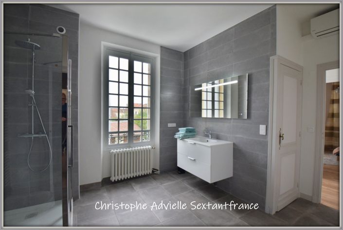 Image No.10-6 Bed Property for sale