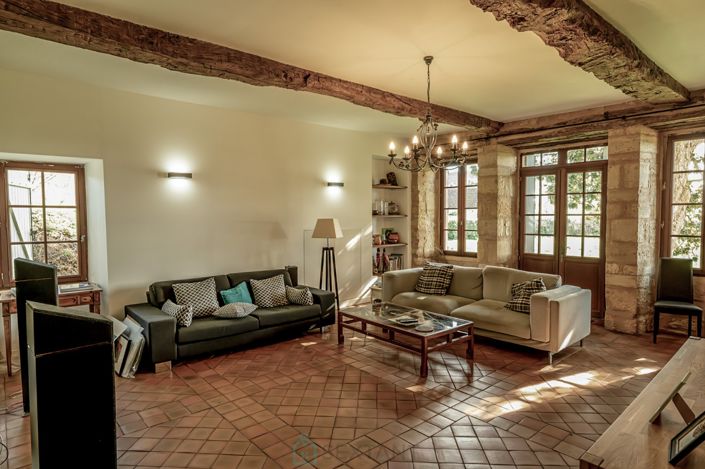 Image No.15-11 Bed Property for sale