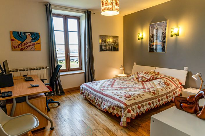 Image No.23-11 Bed Property for sale