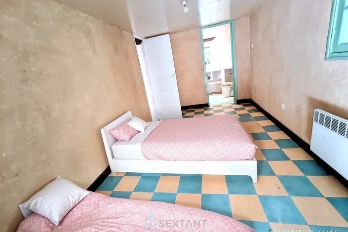 Image No.15-7 Bed Property for sale