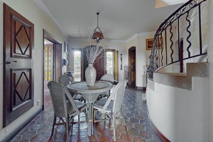 Image No.11-5 Bed Property for sale