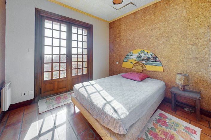 Image No.17-5 Bed Property for sale