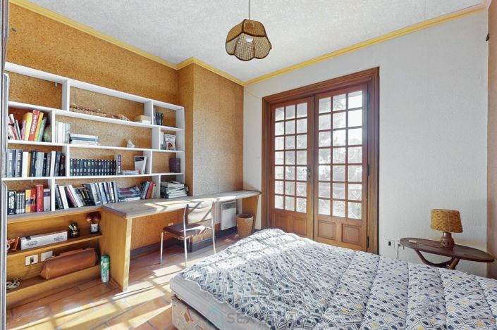 Image No.18-5 Bed Property for sale