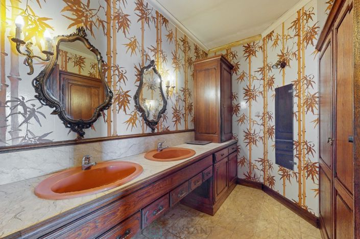 Image No.20-5 Bed Property for sale