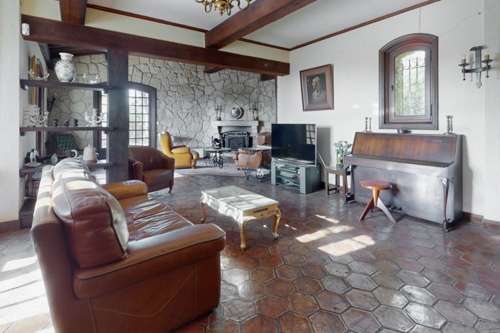 Image No.6-5 Bed Property for sale