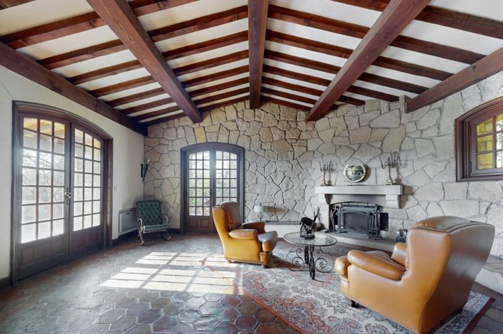 Image No.8-5 Bed Property for sale