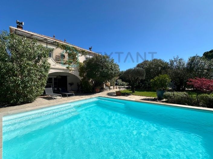 Image No.1-4 Bed Property for sale