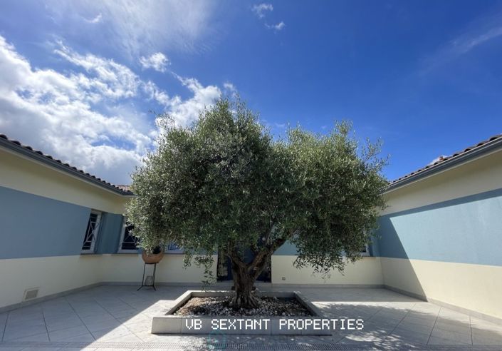 Image No.1-5 Bed Property for sale