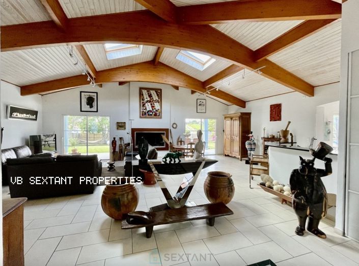 Image No.1-5 Bed Property for sale