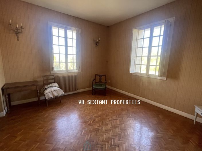 Image No.10-6 Bed Property for sale