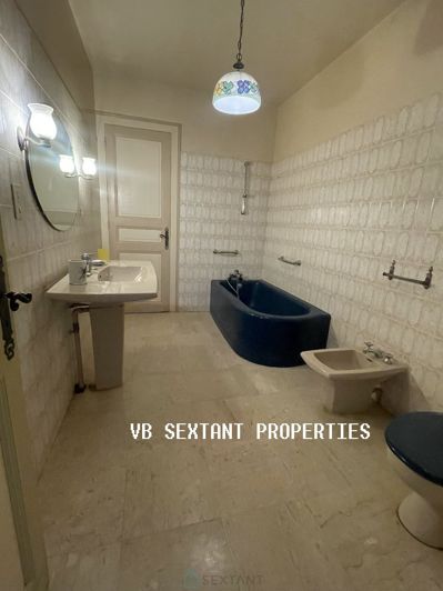 Image No.13-6 Bed Property for sale