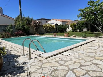 1 - Istres, Property